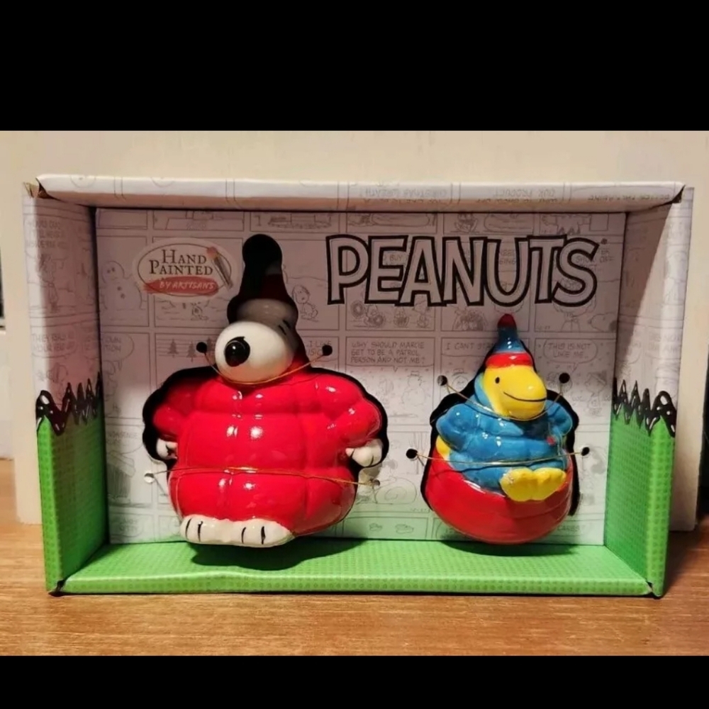 PEANUTS PUFFY JACKET SALT AND PEPPER SHACKERS